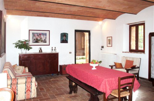 Foto 8 - Haus mit 4 Schlafzimmern in Siena mit privater pool und garten