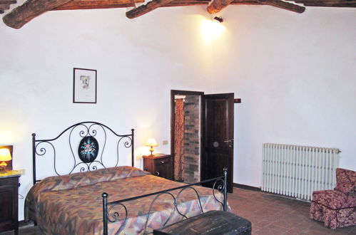 Foto 14 - Casa con 4 camere da letto a Siena con piscina privata e giardino