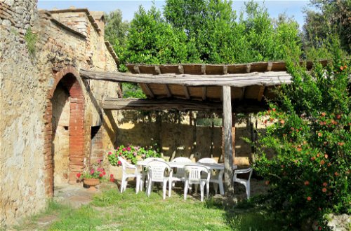 Foto 34 - Haus mit 4 Schlafzimmern in Siena mit privater pool und garten