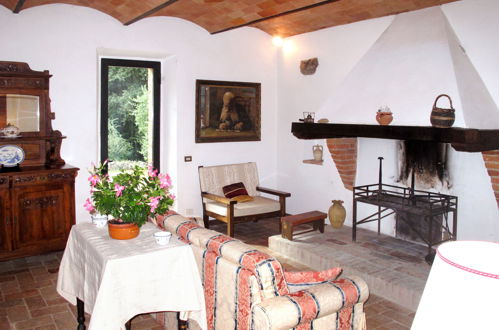 Foto 6 - Casa de 4 quartos em Siena com piscina privada e jardim