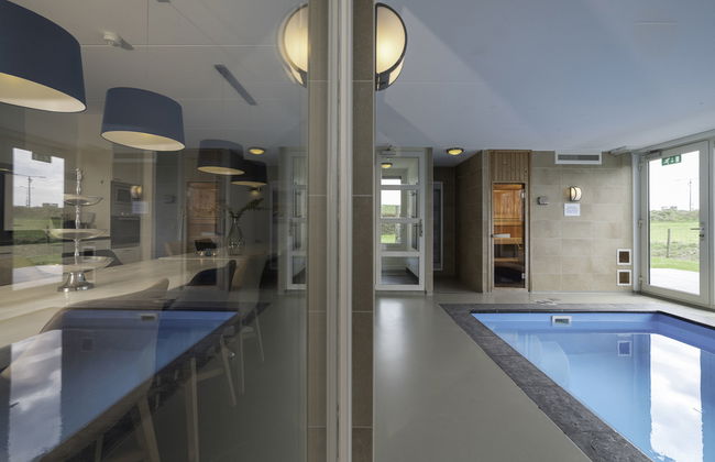 Casa de 7 quartos em Colijnsplaat com piscina privada e jardim - Foto 1
