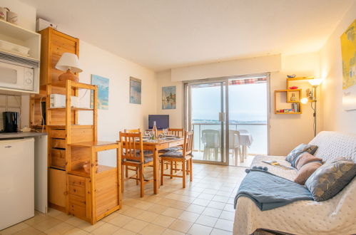Foto 9 - Appartamento con 1 camera da letto a Fréjus con terrazza e vista mare