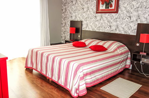 Foto 59 - Casa con 4 camere da letto a Saint-Génis-des-Fontaines con piscina privata e giardino