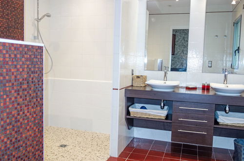 Foto 8 - Casa con 4 camere da letto a Saint-Génis-des-Fontaines con piscina privata e giardino