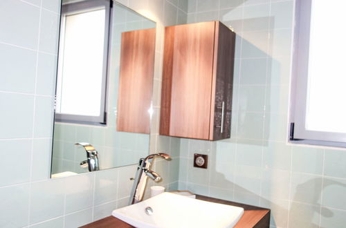 Foto 17 - Casa con 4 camere da letto a Saint-Génis-des-Fontaines con piscina privata e giardino