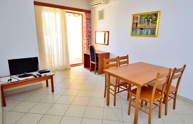 Apartamento de 2 quartos em Orebić com piscina e jardim - Foto 8