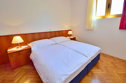 Foto 5 - Appartamento con 1 camera da letto a Orebić con piscina e giardino