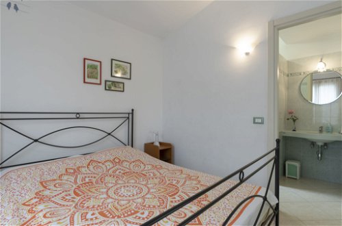 Foto 4 - Appartamento con 2 camere da letto a Imperia con giardino e vista mare