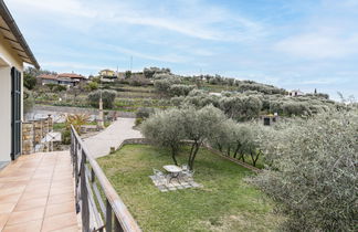 Photo 3 - 2 bedroom Apartment in Imperia with garden and sea view