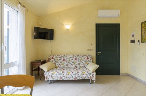 Photo 9 - 2 bedroom Apartment in Imperia with garden and sea view