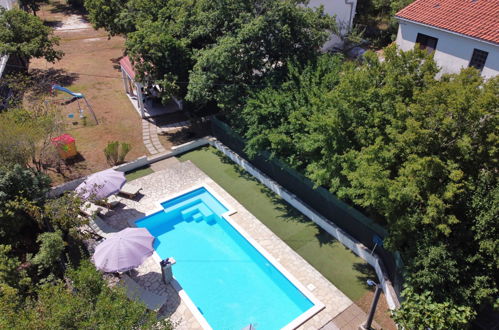 Foto 28 - Casa con 3 camere da letto a Prgomet con piscina privata e vista mare