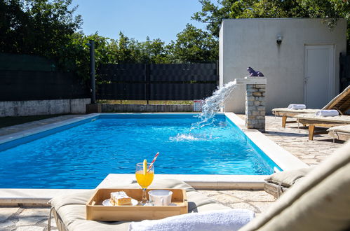 Foto 17 - Casa con 3 camere da letto a Prgomet con piscina privata e giardino