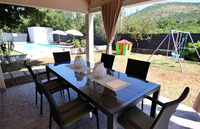Spacious Prgomet Retreat With Private Pool, Fitness Centre, and Garden - Foto 41