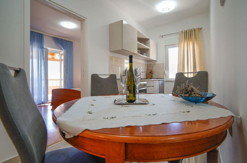 Foto 5 - Apartment mit 2 Schlafzimmern in Rab mit schwimmbad und terrasse