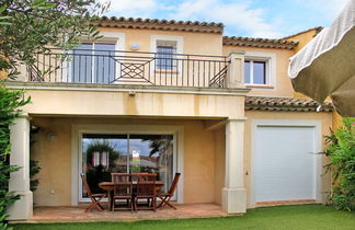 Photo 2 - Maison de 2 chambres à Roquebrune-sur-Argens avec piscine et vues à la mer