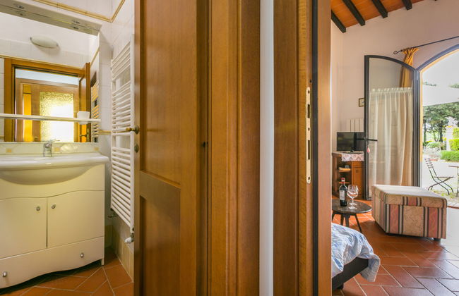 Casa de 2 quartos em Poggibonsi com piscina e jardim - Foto 12