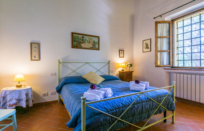 Casa de 2 quartos em Poggibonsi com piscina e jardim - Foto 16