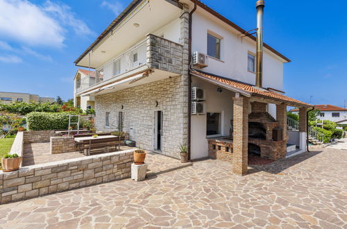 Foto 27 - Apartamento de 2 quartos em Umag com piscina e jardim