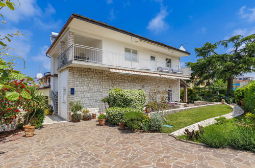 Foto 38 - Apartamento de 2 quartos em Umag com piscina e jardim