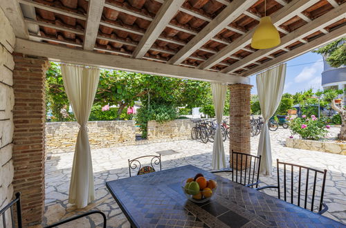 Photo 32 - 2 bedroom Apartment in Umag with swimming pool and garden