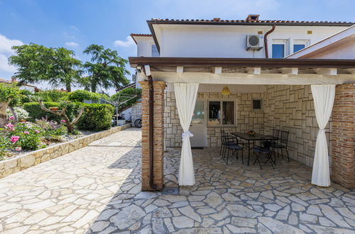Photo 5 - 2 bedroom Apartment in Umag with swimming pool and garden