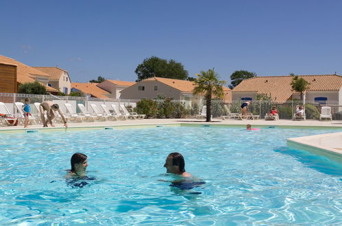 Foto 17 - Haus mit 1 Schlafzimmer in Saint-Hilaire-de-Riez mit schwimmbad und terrasse