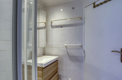 Foto 13 - Apartamento de 2 quartos em Saint-Cyr-sur-Mer com piscina e jardim