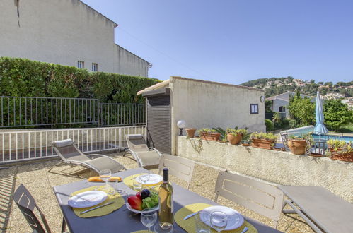 Photo 3 - Appartement de 2 chambres à Saint-Cyr-sur-Mer avec piscine et vues à la mer