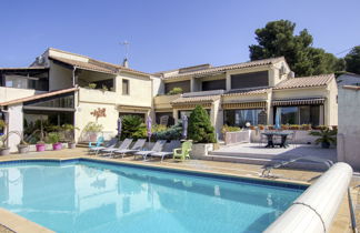 Photo 1 - Appartement de 2 chambres à Saint-Cyr-sur-Mer avec piscine et vues à la mer