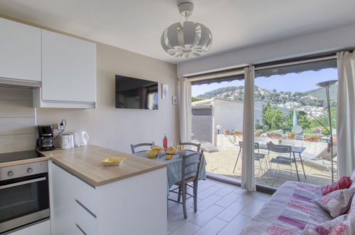 Foto 4 - Apartamento de 2 quartos em Saint-Cyr-sur-Mer com piscina e vistas do mar