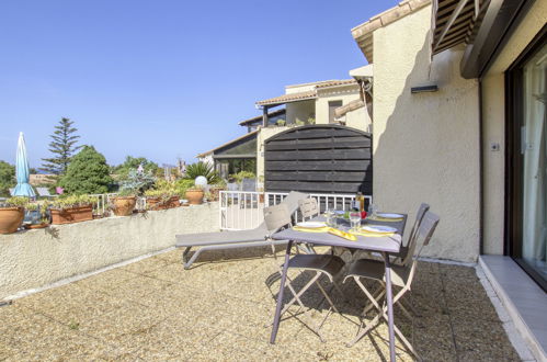 Foto 16 - Apartamento de 2 quartos em Saint-Cyr-sur-Mer com piscina e vistas do mar
