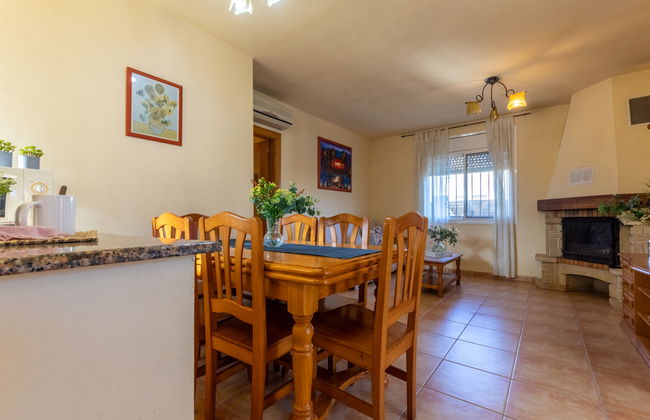 4 bedroom House in Deltebre with private pool and garden - Photo 9