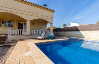 Foto 1 - Casa con 3 camere da letto a Deltebre con piscina privata e vista mare