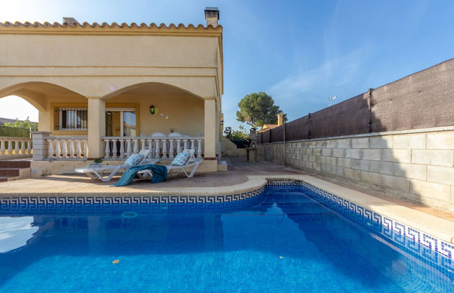 4 bedroom House in Deltebre with private pool and garden - Photo 2