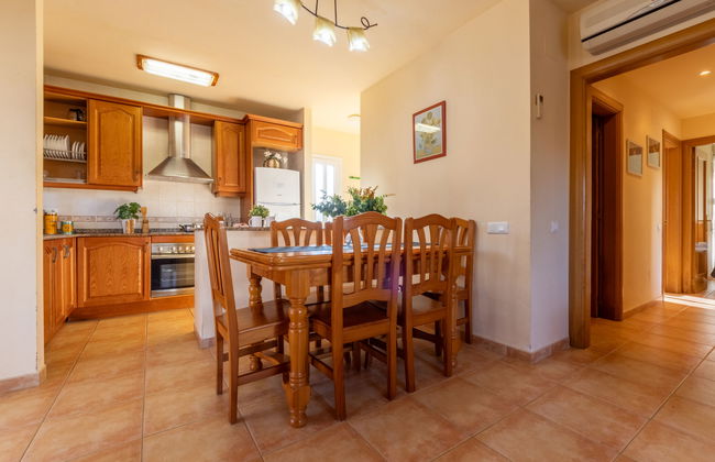 4 bedroom House in Deltebre with private pool and garden - Photo 4