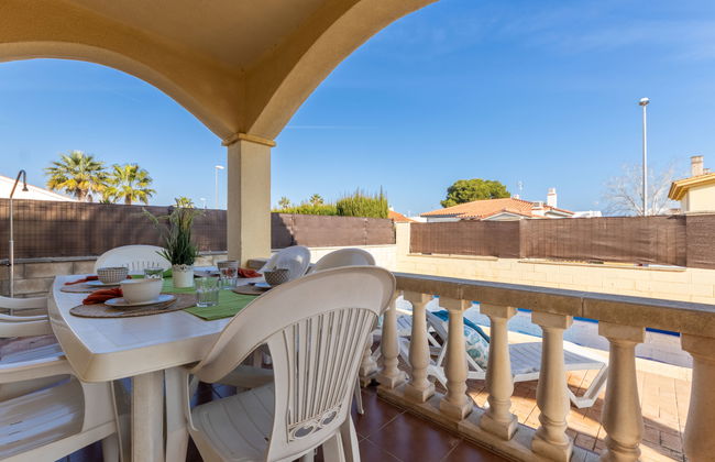 4 bedroom House in Deltebre with private pool and garden - Photo 3