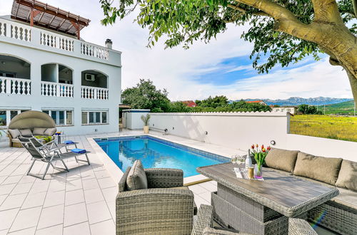 Foto 3 - Apartment mit 2 Schlafzimmern in Novigrad mit schwimmbad und garten