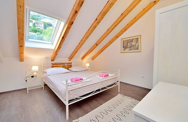 Casa de 5 quartos em Omiš com jardim e terraço - Foto 25