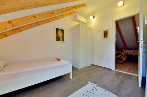Foto 16 - Casa con 4 camere da letto a Omiš con terrazza e vista mare