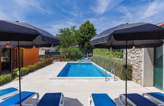 Foto 3 - Casa de 6 quartos em Labin com piscina privada e jardim