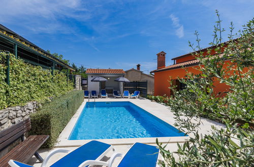 Foto 2 - Casa de 6 quartos em Labin com piscina privada e jardim