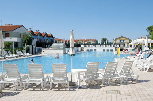 Photo 2 - Appartement de 2 chambres à Rosolina avec piscine et vues à la mer