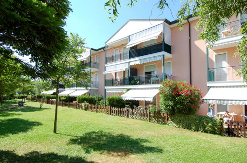 Photo 3 - Appartement de 2 chambres à Rosolina avec piscine et vues à la mer