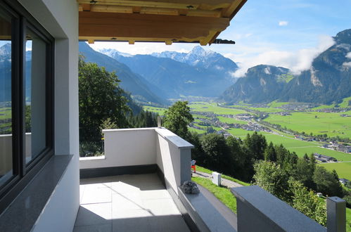 Foto 18 - Appartamento con 2 camere da letto a Ramsau im Zillertal con vista sulle montagne