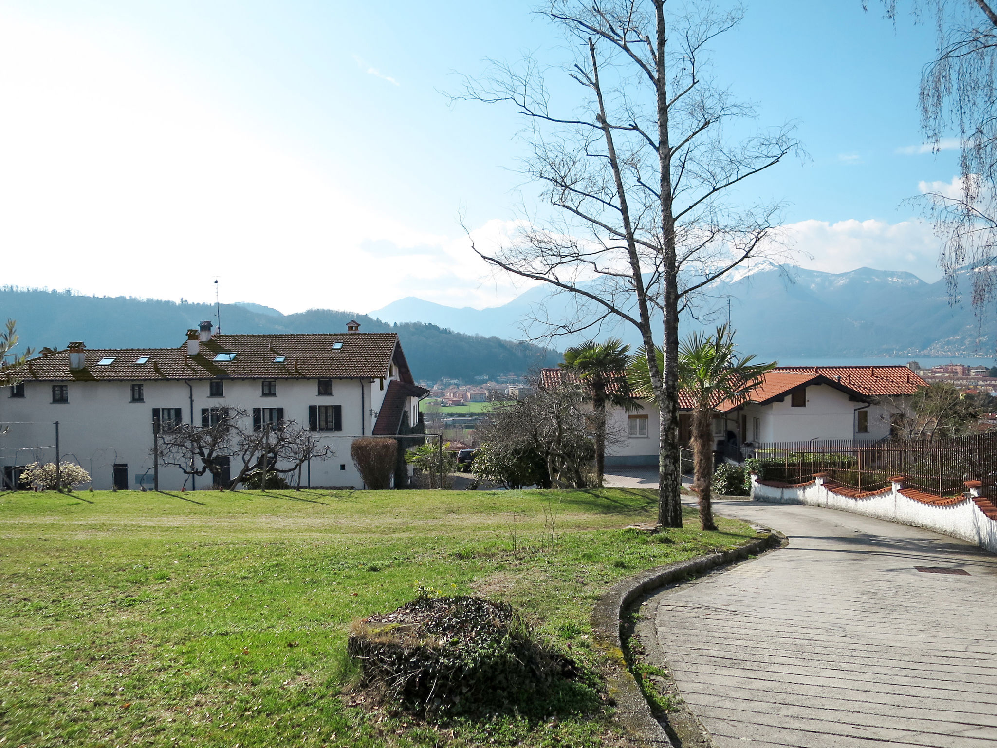 Photo 19 - Appartement de 1 chambre à Luino avec jardin et vues sur la montagne