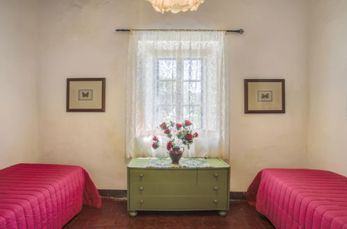 Foto 13 - Apartamento de 2 habitaciones en Monteriggioni con piscina y jardín