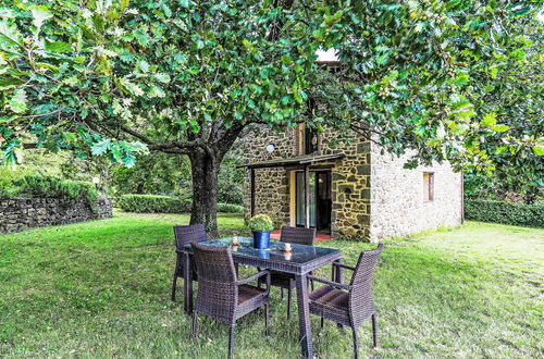 Photo 2 - Maison de 2 chambres à Pescia avec piscine et jardin