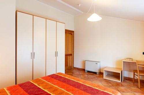 Foto 13 - Apartment mit 1 Schlafzimmer in Garda mit schwimmbad und blick auf die berge