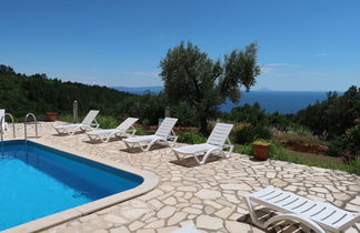 Foto 2 - Appartamento con 3 camere da letto a Labin con piscina e vista mare