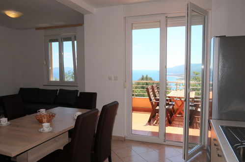 Foto 11 - Appartamento con 3 camere da letto a Labin con piscina e vista mare